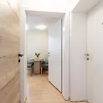 Town House 1 *