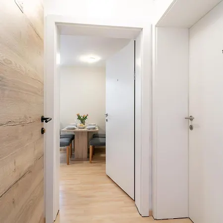 Town House 1 *